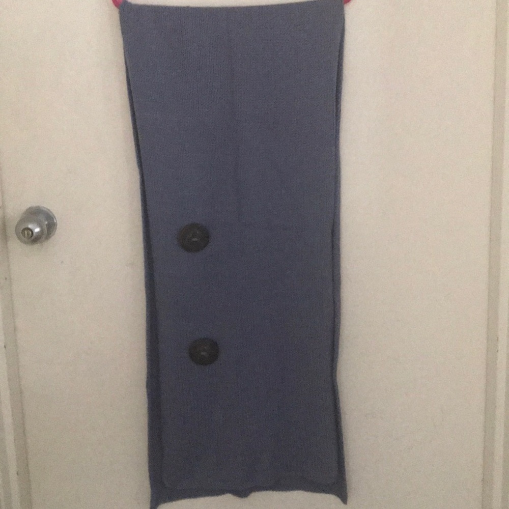 Sweater wrap with 2 oversized buttons